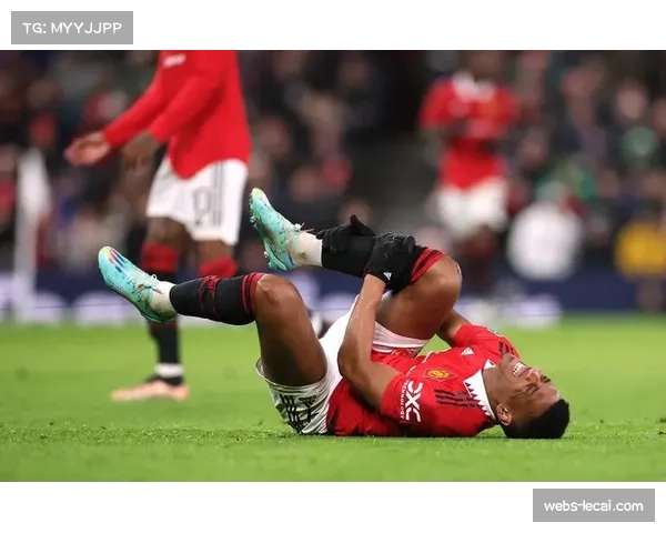 曼联训练基地观察：滕哈赫强化定位球攻防演练，以应对不同风格对手