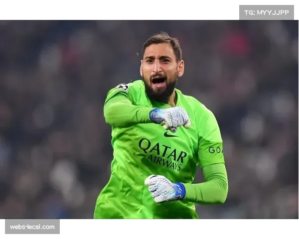 关键瞬间：巴黎圣日耳曼门将多纳鲁马扑出点球后立即长传助攻，画面在社交媒体热传